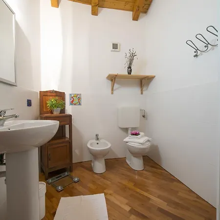 Nyaraló Frassi *